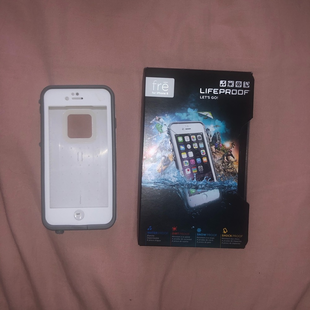 White IPhone 6 Lifeproof case